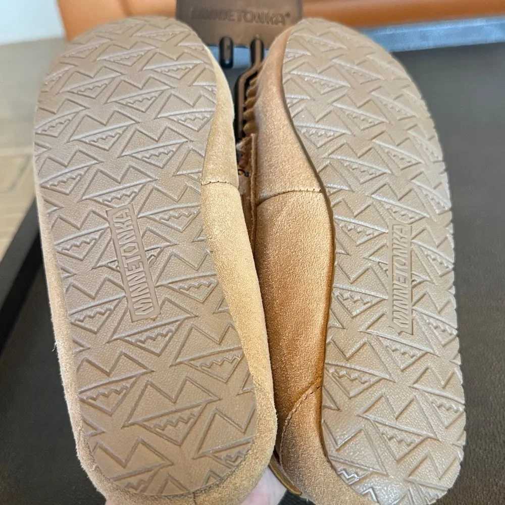 NWT Minnetonka Petra Trapper suede slippers tan